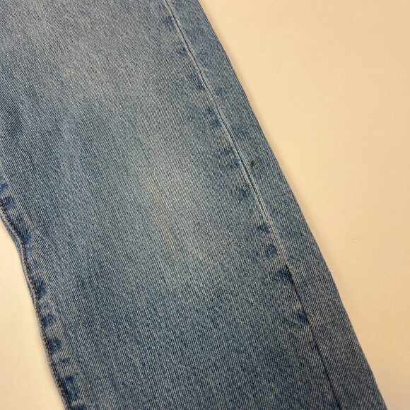 Light Wash Levi's Denim Pants - Picture 3 of 7